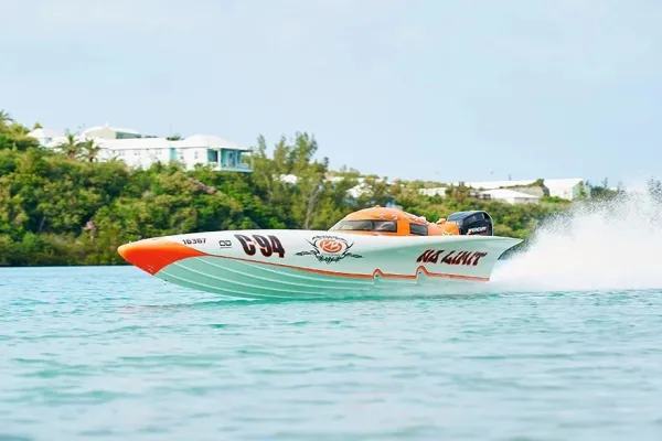 powerboat sailing