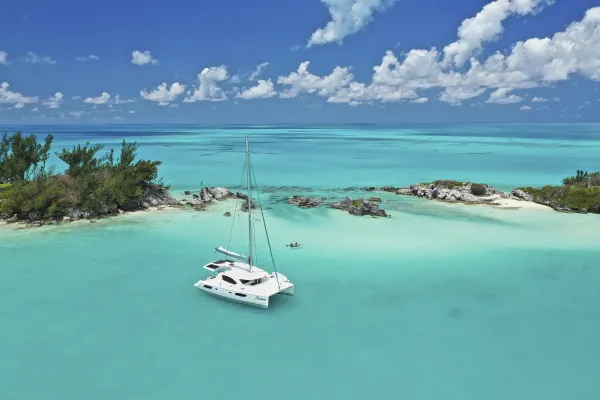 Sail Bermuda – Elusive Tropical