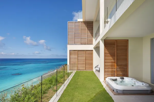 AZURA – Oceanfront Jacuzzi Suite
