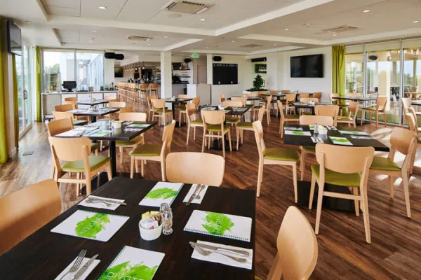 Divots Bar, Grill & Terrace – DIVOTS