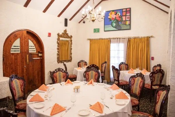 Fourways Inn Restaurant – Fourways - Interior Room