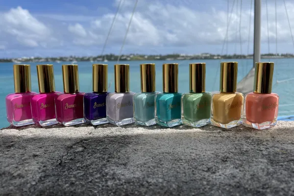 Lacquered Lounge – Non-Toxic Polishes
