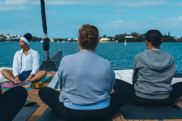 Veryrareyoga – Yacht Yoga