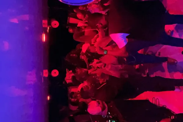 MTV 90s & 2000s Party On Board ÜberVida