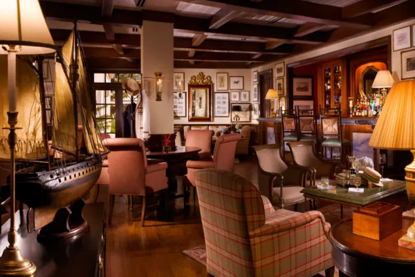 Tucker's Bar – Bar