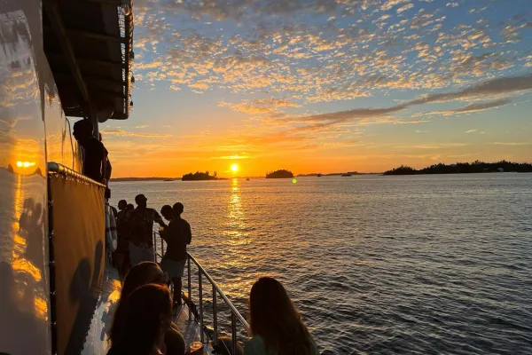 UberVida – Bermuda Sunset On Ubervida