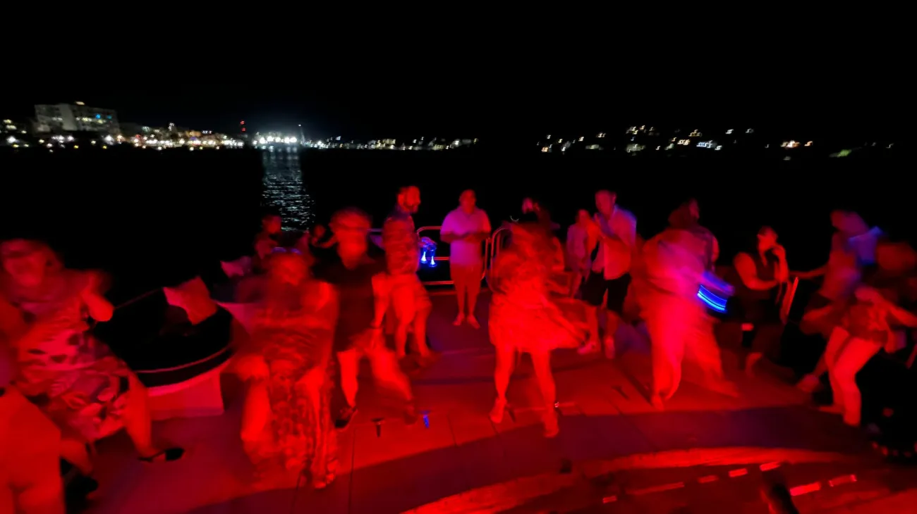 MTV 90s & 2000s Party On Board ÜberVida