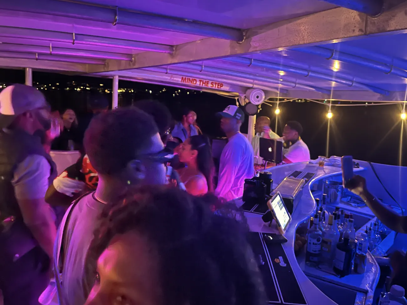 Old School Reggae Night | ÜberVida