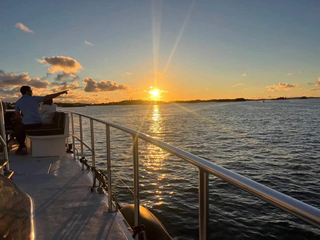 Weekly Sunset Cocktail Mini Cruises | Ubervida